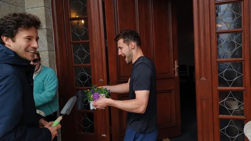 Sue Ryder Volunteers delivering flowers